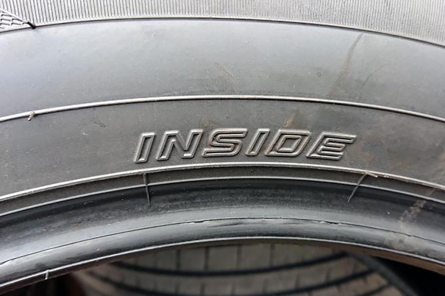 装着する側が決まっているタイヤの表示 〜 画像7