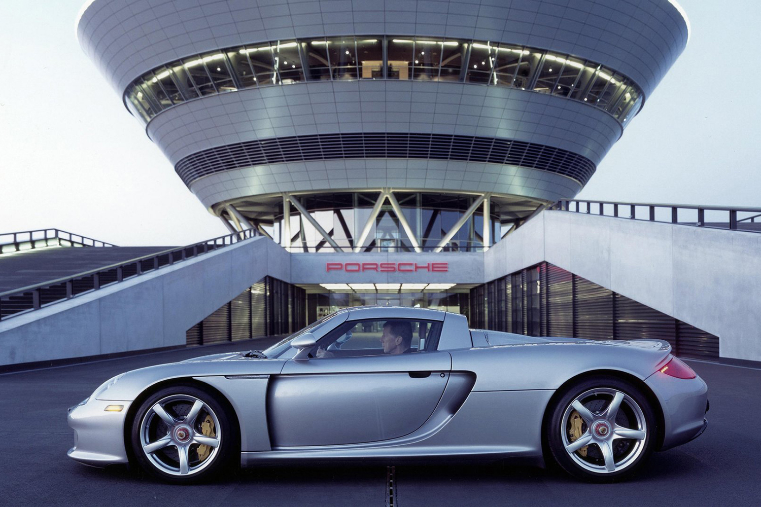 「カレラＧＴ」こそポルシェがスーパースポーツの頂点を目指した伝説のカレラだった【21世紀スーパーカーFILE #023】