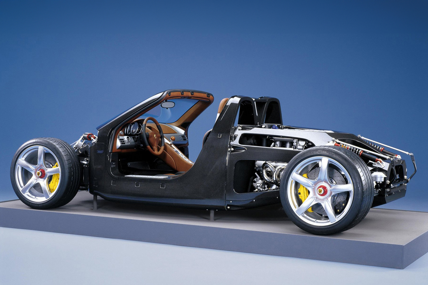 ポルシェ・カレラGTのカーボンモノコックタブ 〜 画像5