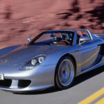 【画像】ポルシェの頂点に疑いなし！　公道に解き放たれたレーシングマシン「カレラGT」の贅沢すぎる中身【21世紀スーパーカーFILE #024】 〜 画像9