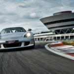 【画像】ポルシェの頂点に疑いなし！　公道に解き放たれたレーシングマシン「カレラGT」の贅沢すぎる中身【21世紀スーパーカーFILE #024】 〜 画像17