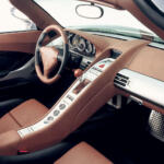 【画像】ポルシェの頂点に疑いなし！　公道に解き放たれたレーシングマシン「カレラGT」の贅沢すぎる中身【21世紀スーパーカーFILE #024】 〜 画像24