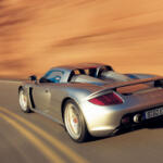 【画像】ポルシェの頂点に疑いなし！　公道に解き放たれたレーシングマシン「カレラGT」の贅沢すぎる中身【21世紀スーパーカーFILE #024】 〜 画像26