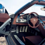 【画像】ポルシェの頂点に疑いなし！　公道に解き放たれたレーシングマシン「カレラGT」の贅沢すぎる中身【21世紀スーパーカーFILE #024】 〜 画像28