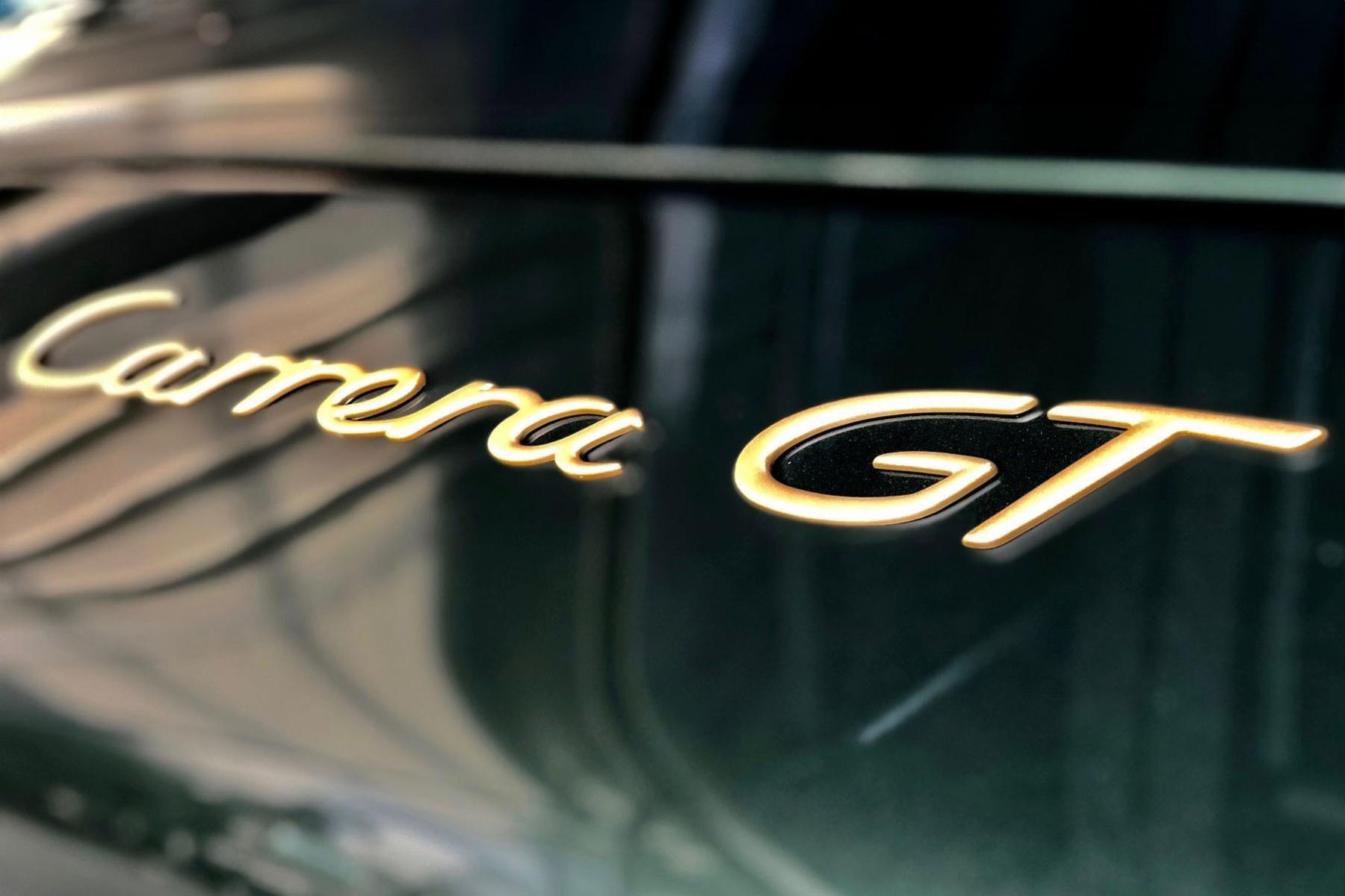 ポルシェ・カレラGTのエンブレム