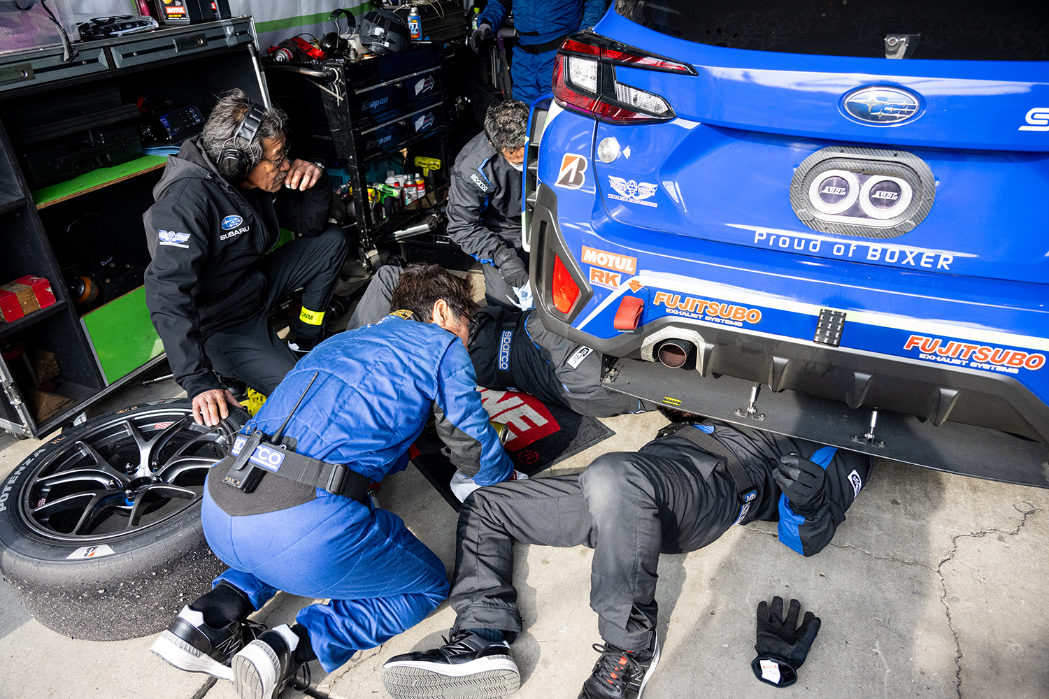 第1戦「もてぎスーパー耐久」に参戦のスバル・ハイパフォX2のピット 〜 画像12