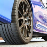 【画像】対角線にタイヤをローテーション……はNGなケースあり！　回転方向指定タイヤは確実に守らないと性能ガタ落ちだった 〜 画像6