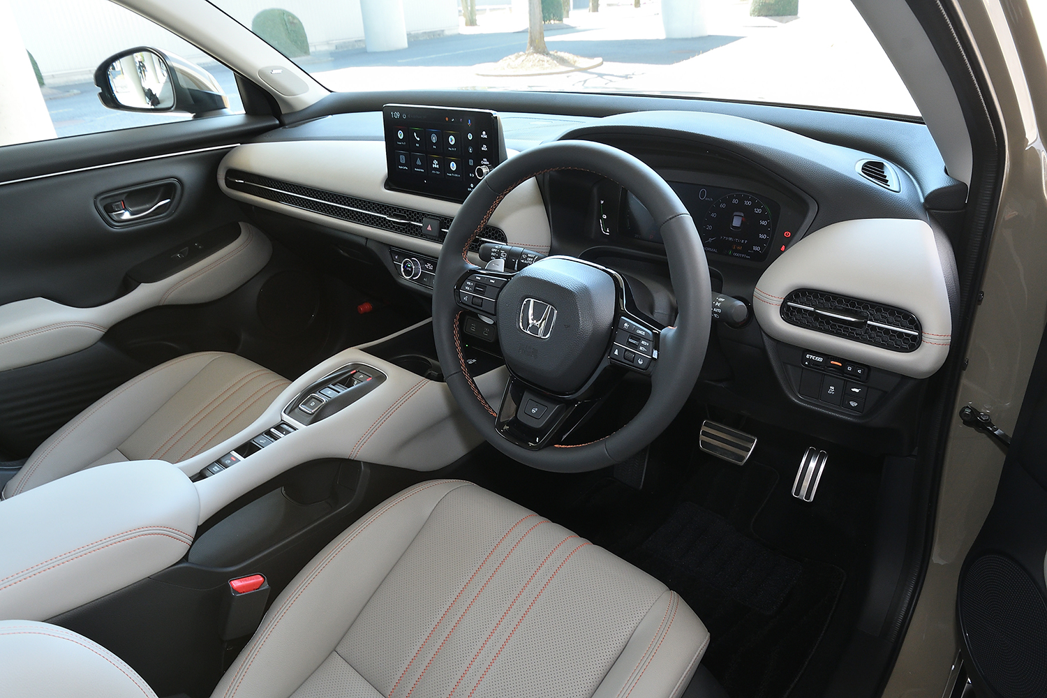 ホンダZR-V e:HEV Z 特別仕様車CROSSTOURINGのインテリア 〜 画像30