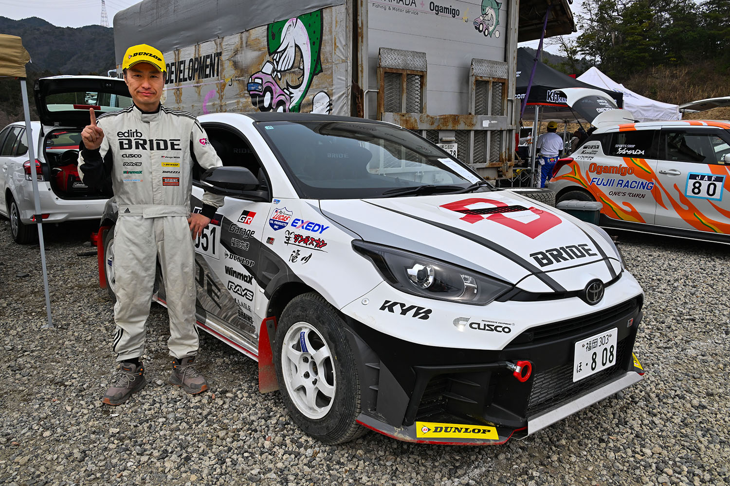 全日本ダートラ選手権に参戦の051号車「BRIDE★DL★GRFヤリス」と岸山信之選手
