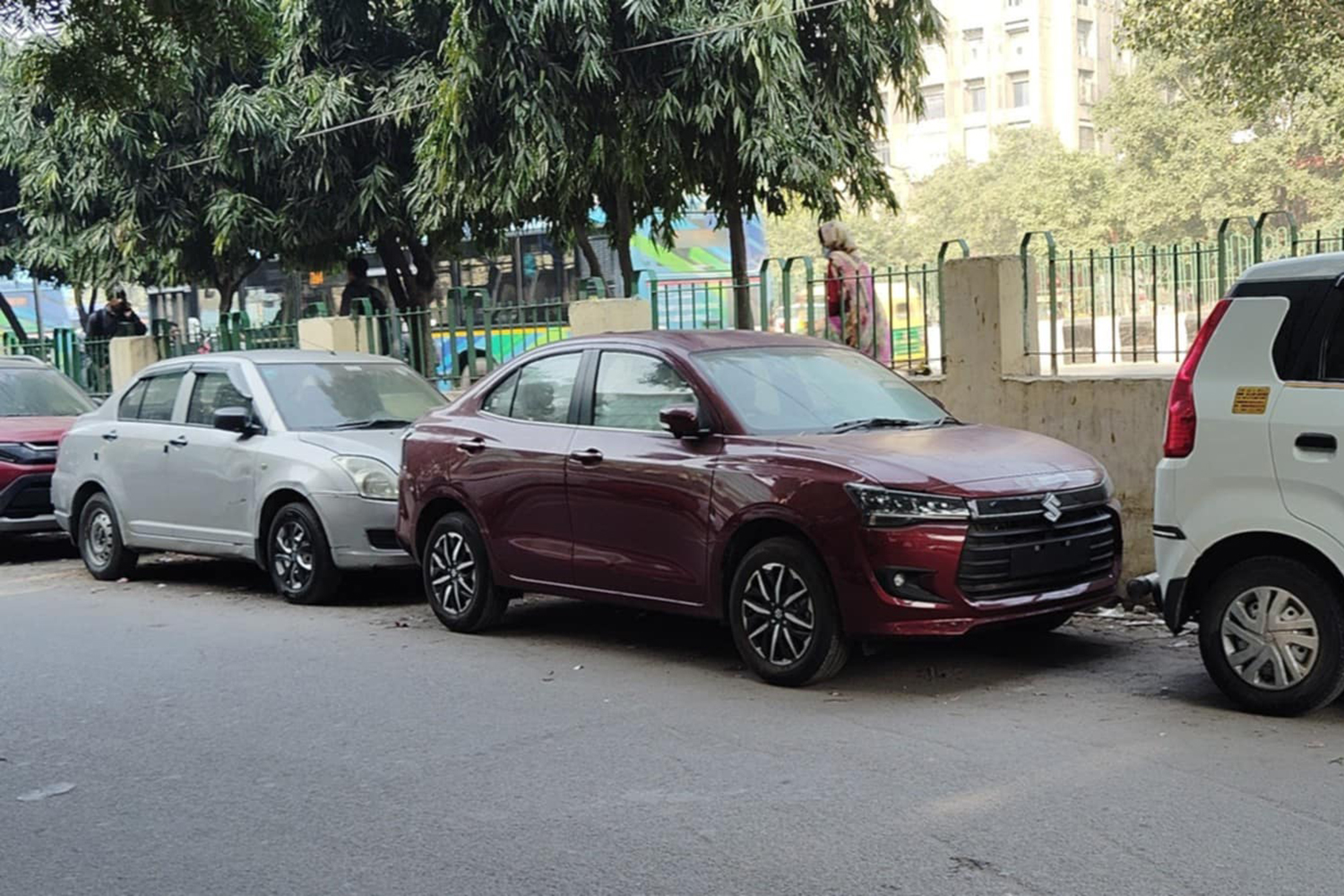 インド市街地にならぶスズキ車