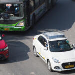 【画像】インドでバカ売れするスイフトセダン「ディザイア」！　「耐久試験」並に超過酷に使われるその姿に「日本のスズキ車」への信頼感が増す 〜 画像5