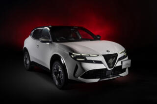 アルファロメオ・ジュニアに「エディツィオーネ ビアンコ」が登場