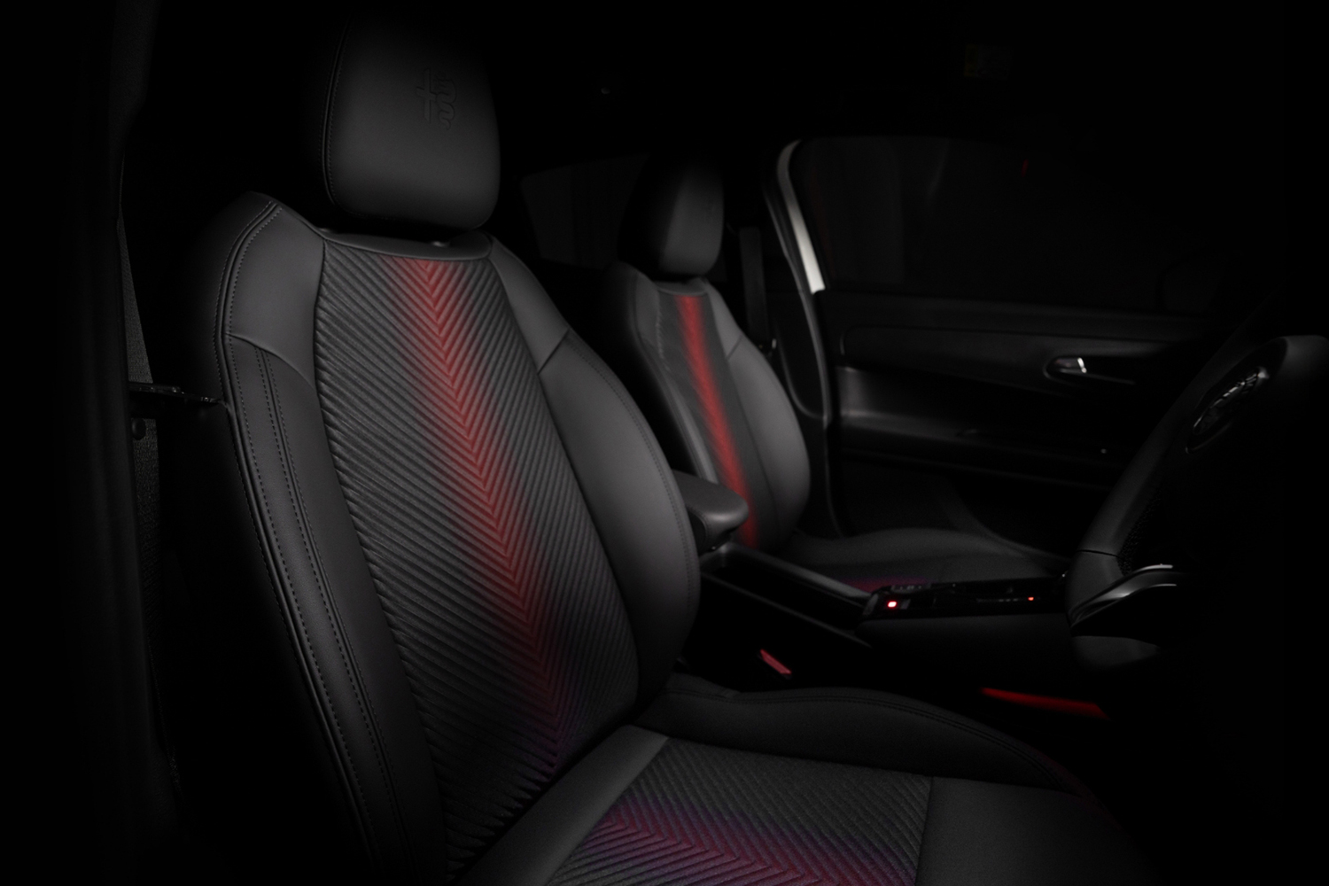 アルファロメオ・ジュニアに「エディツィオーネ ビアンコ」が登場 〜 画像5