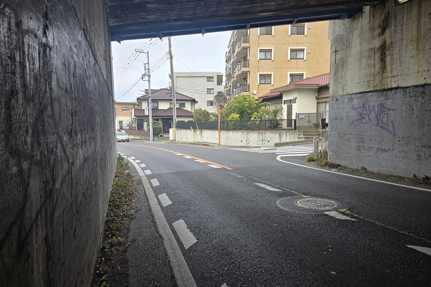 恩田陸橋下交差点