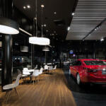 【画像】高級でシックなマツダの新世代店舗が拡大中！　まるでブティックかホテルのようだが「マイナス面」もチラホラ 〜 画像2