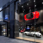 【画像】高級でシックなマツダの新世代店舗が拡大中！　まるでブティックかホテルのようだが「マイナス面」もチラホラ 〜 画像3