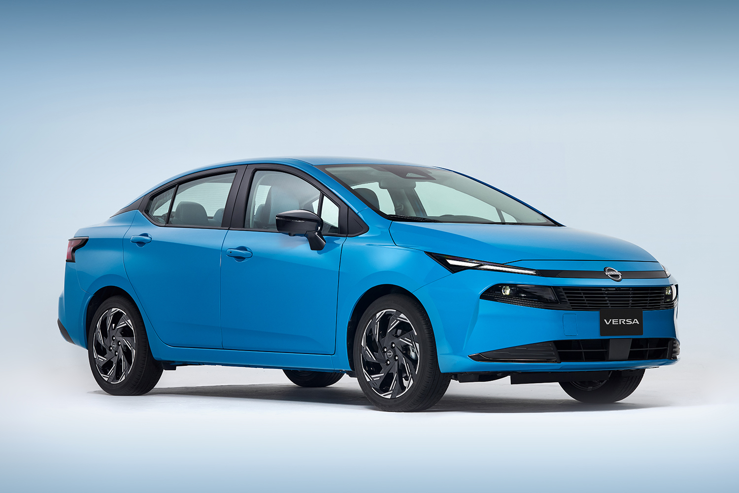 日産ヴァーサのフロントスタイリング 〜 画像1