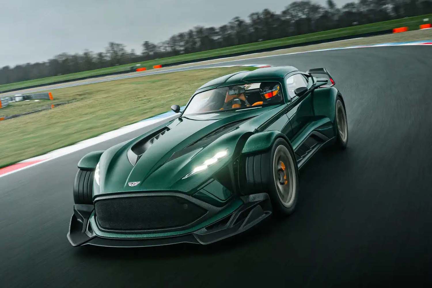 生半可なウデじゃ操れない超過激なスポーツモデル！　オランダのドンカーブートがヤバすぎる１台を公開!!