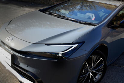 最近のクルマってダッシュボードの奥が拭けないほど長いのはなぜ？