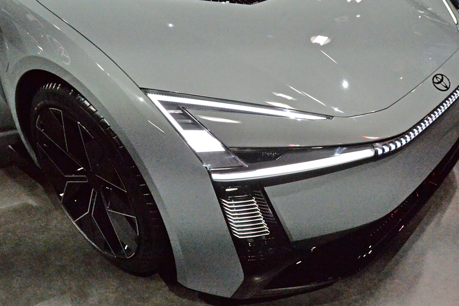 次期型カローラの姿に衝撃！　35年もカローラを乗り継ぐマニアライターが愛車を手放す決断をしたワケ