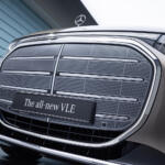 【画像】メルセデス・ベンツが「乗用ミニバン」に本気になった！　電動ミニバン「VLE」の後席の豪華さがヤバすぎる 〜 画像7