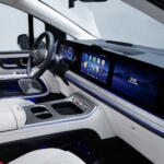 【画像】メルセデス・ベンツが「乗用ミニバン」に本気になった！　電動ミニバン「VLE」の後席の豪華さがヤバすぎる 〜 画像8