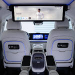 【画像】メルセデス・ベンツが「乗用ミニバン」に本気になった！　電動ミニバン「VLE」の後席の豪華さがヤバすぎる 〜 画像14