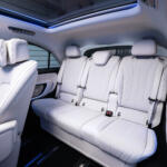 【画像】メルセデス・ベンツが「乗用ミニバン」に本気になった！　電動ミニバン「VLE」の後席の豪華さがヤバすぎる 〜 画像15