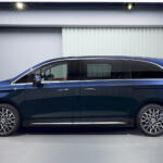 【画像】メルセデス・ベンツが「乗用ミニバン」に本気になった！　電動ミニバン「VLE」の後席の豪華さがヤバすぎる 〜 画像16