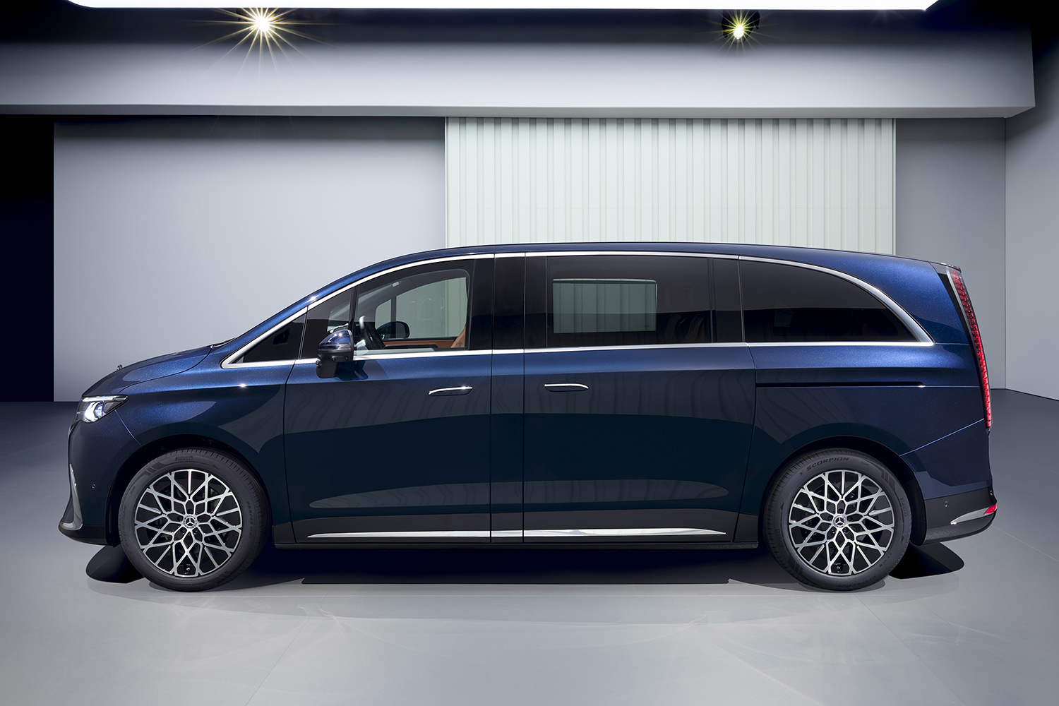 メルセデス・ベンツがEV専用モデル「VLE」を発表 〜 画像16