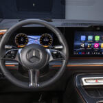 【画像】メルセデス・ベンツが「乗用ミニバン」に本気になった！　電動ミニバン「VLE」の後席の豪華さがヤバすぎる 〜 画像18