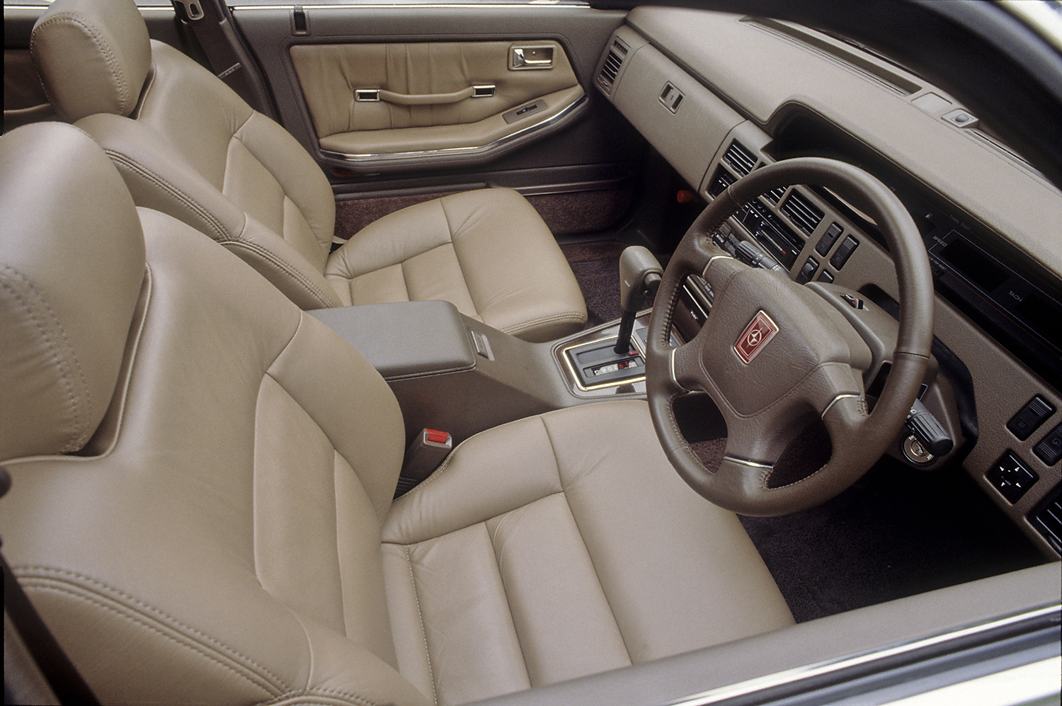 セダン全盛期に生まれたマツダのフラッグシップモデル・5代目ルーチェ 〜 画像10