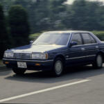 【画像】「広島のベンツ」の異名は伊達じゃない！　ホンモノの走りと質感をもった「マツダ５代目ルーチェ」が「名セダン」であることに異論なし!! 〜 画像1