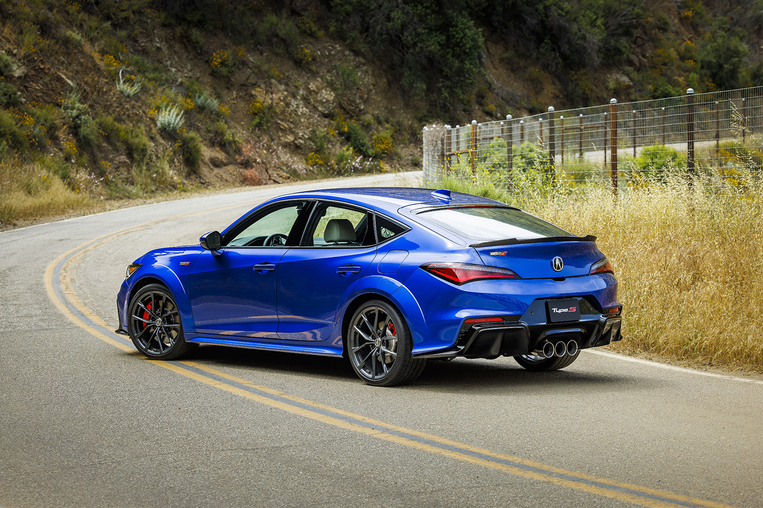 アキュラ・インテグラタイプSとホンダ・シビックタイプRを徹底比較 〜 画像2