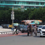 【画像】高速での渋滞の原因は……穴ぼこってマジか！　ジャカルタの驚き交通事情 〜 画像4