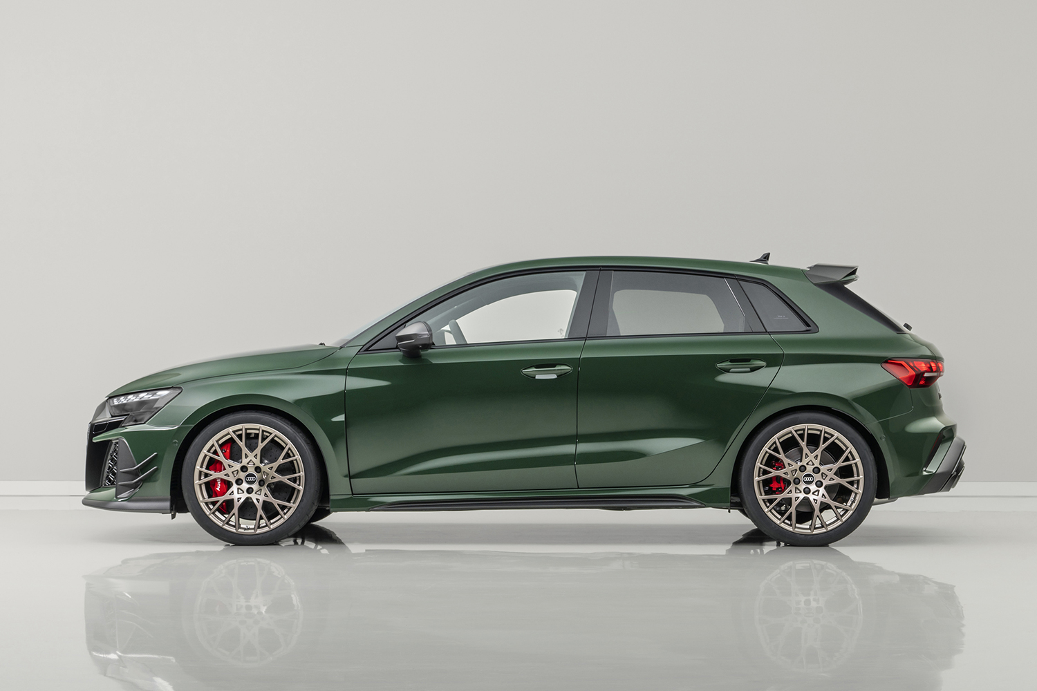 アウディが限定車「RS3 コンペティション・リミテッド」を発表 〜 画像14