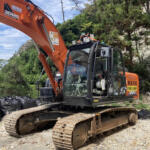 【画像】3D映像で重機の操作に革命！　オペレーターひとりで複数現場の作業もできる「遠隔操作」がすでに実現していた 〜 画像3