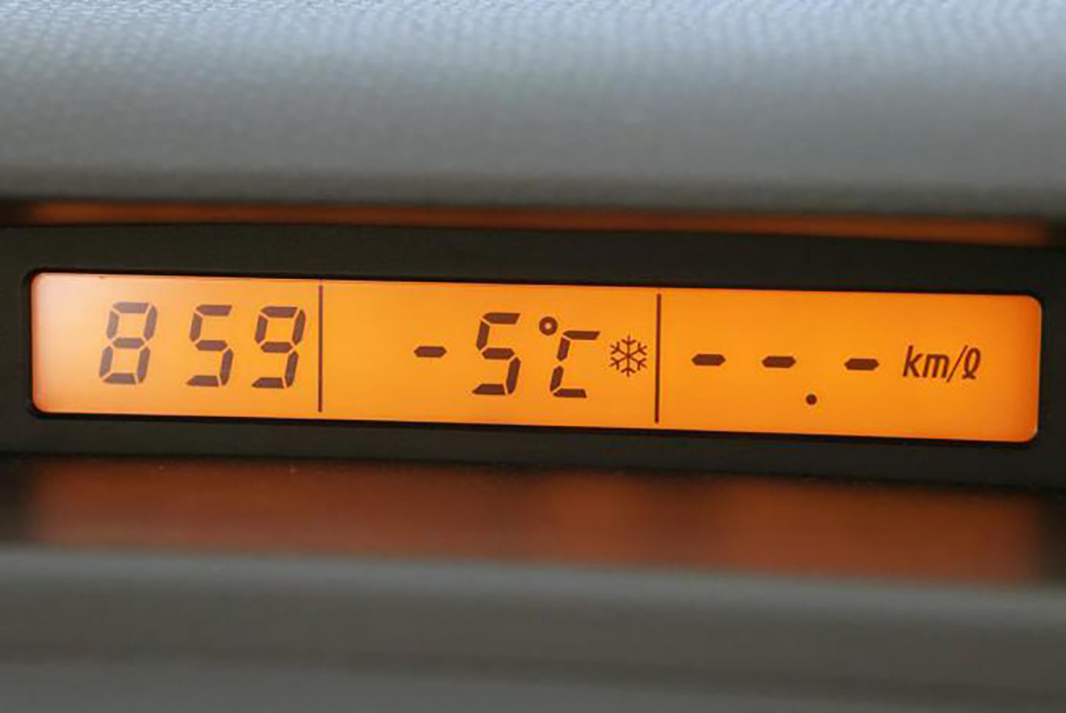 雪マークが表示された外気温系