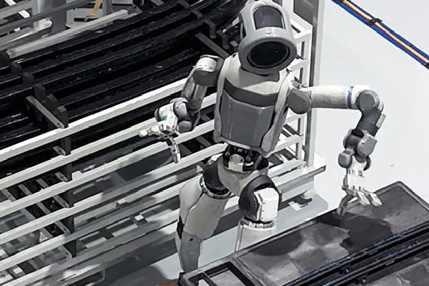 同じ自動運転バスでも人型ロボットが運転したほうが安心？　利用客は自動運転バスにまだまだ「抵抗アリ」だった