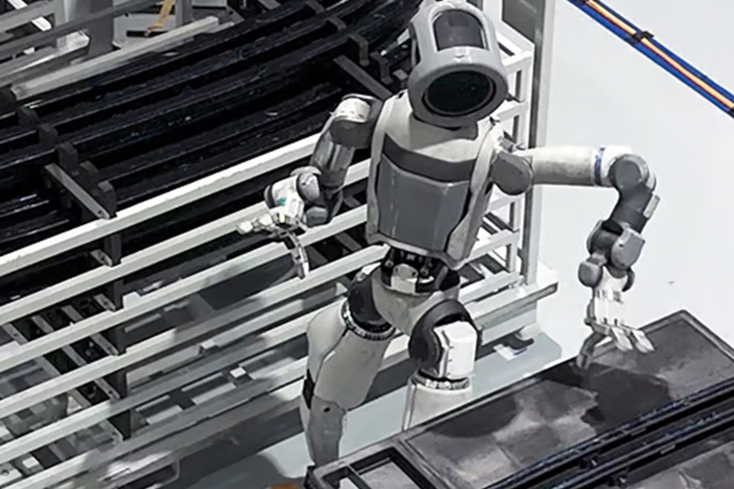 ヒューマノイドのバス運転士が現実解となる可能性