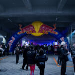 【画像】物流倉庫貸し切りの超ド派手な屋内ドリフトイベントに5000人が熱狂!!　F1マシンまで飛び出した「Red Bull Tokyo Drift 2026」が鳥肌モノ！ 〜 画像21