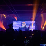 【画像】物流倉庫貸し切りの超ド派手な屋内ドリフトイベントに5000人が熱狂!!　F1マシンまで飛び出した「Red Bull Tokyo Drift 2026」が鳥肌モノ！ 〜 画像15