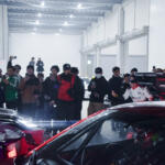 【画像】物流倉庫貸し切りの超ド派手な屋内ドリフトイベントに5000人が熱狂!!　F1マシンまで飛び出した「Red Bull Tokyo Drift 2026」が鳥肌モノ！ 〜 画像34