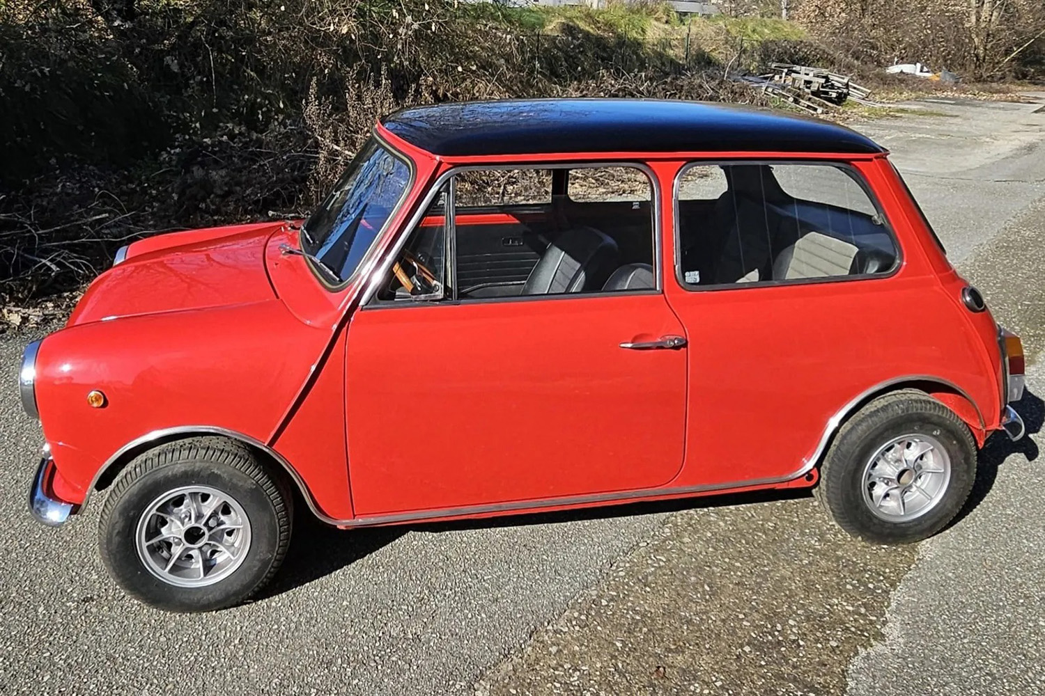 クラシック「ミニ」っていえば英国車……だけどイタリア産もあった！　日本でもけっこう走ってた「イノチェンティ」ミニとは