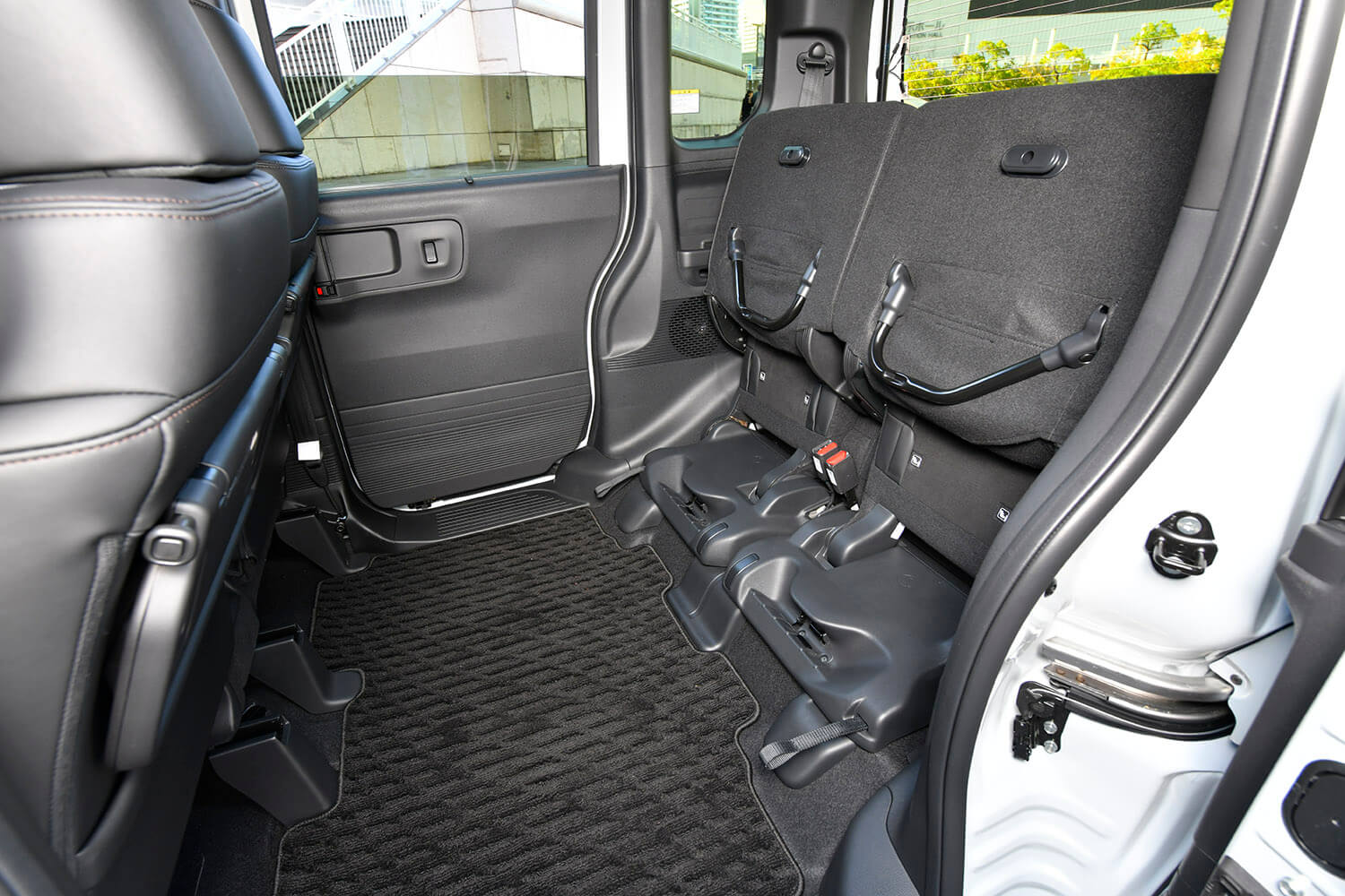 ホンダN-BOXの後席チップアップ