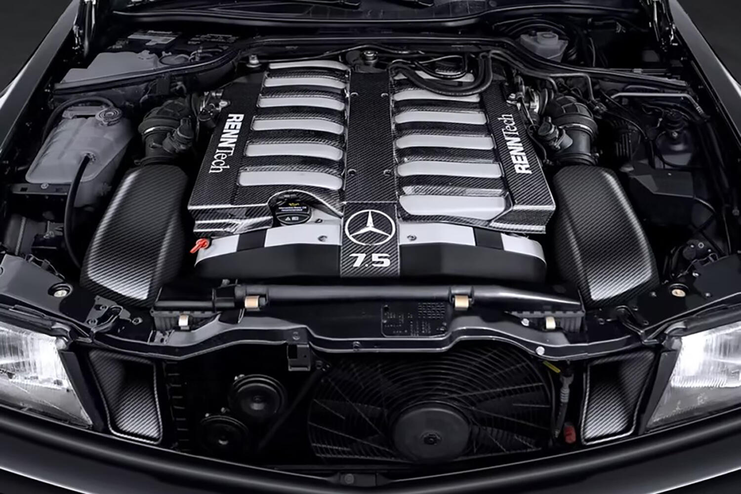 レンテック・スレッジハンマーのエンジンルーム