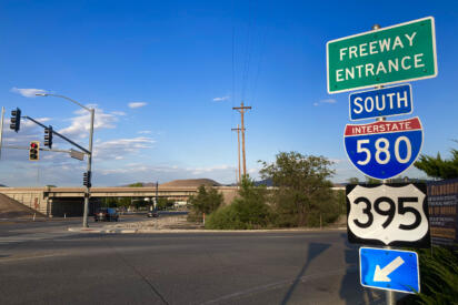 飲酒運転OKな国があるってマジ？　予備のメガネを積んでないと違反!?　世界には日本人の常識じゃ図れない交通ルールが存在する