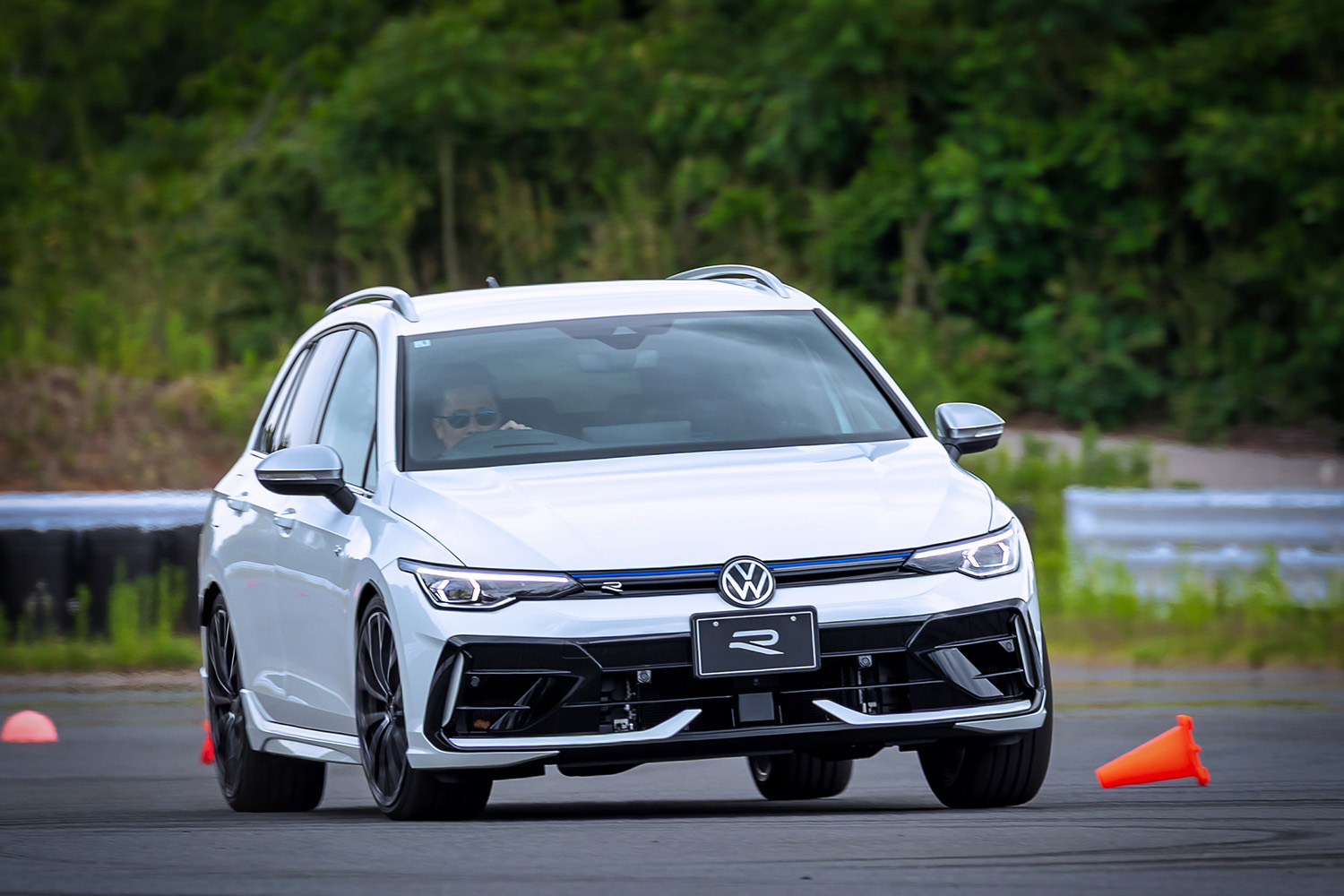 フォルクスワーゲン・ゴルフヴァリアントR 〜 画像5