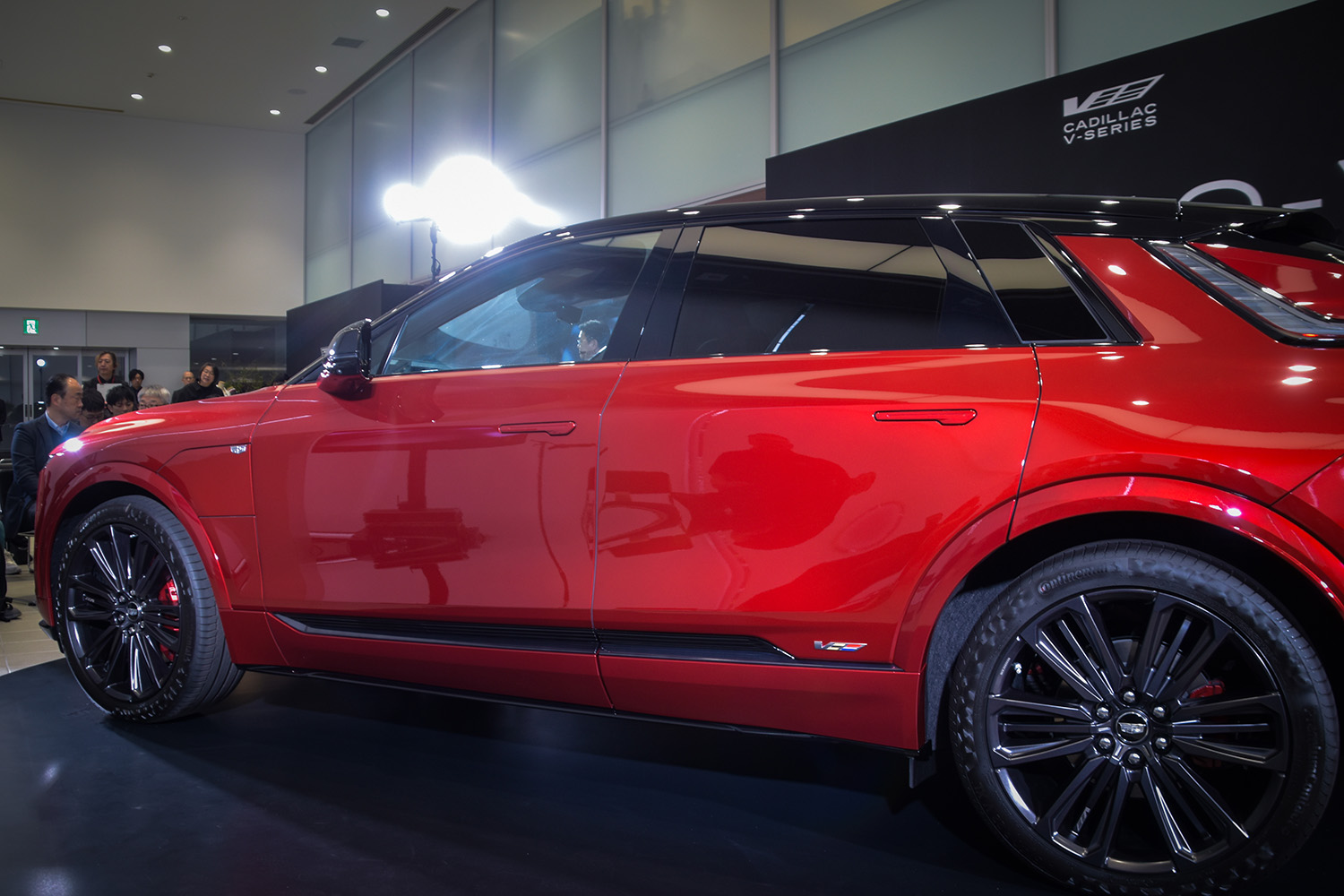 キャデラックの高性能EV「リリックV」が日本仕様で登場 〜 画像1