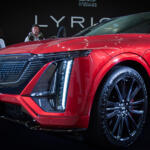 キャデラックの電気自動車SUVにバカッ速モデルが爆誕！　日本で発表されたリリックＶのパフォーマンスがヤバすぎる